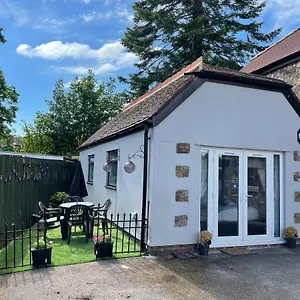 https://ty-mynydd-lodge-holiday-home-cardiff-cf15-8af.cardiffhotelswales.com